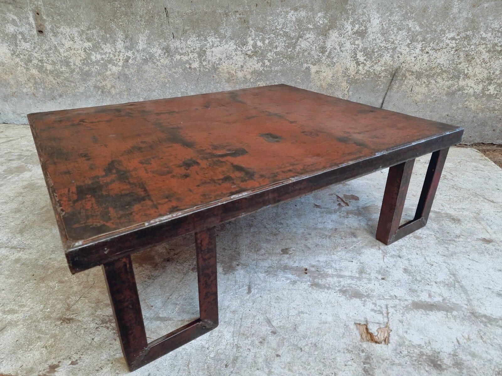 Industrial coffee table pallet table steel cinnamon brown