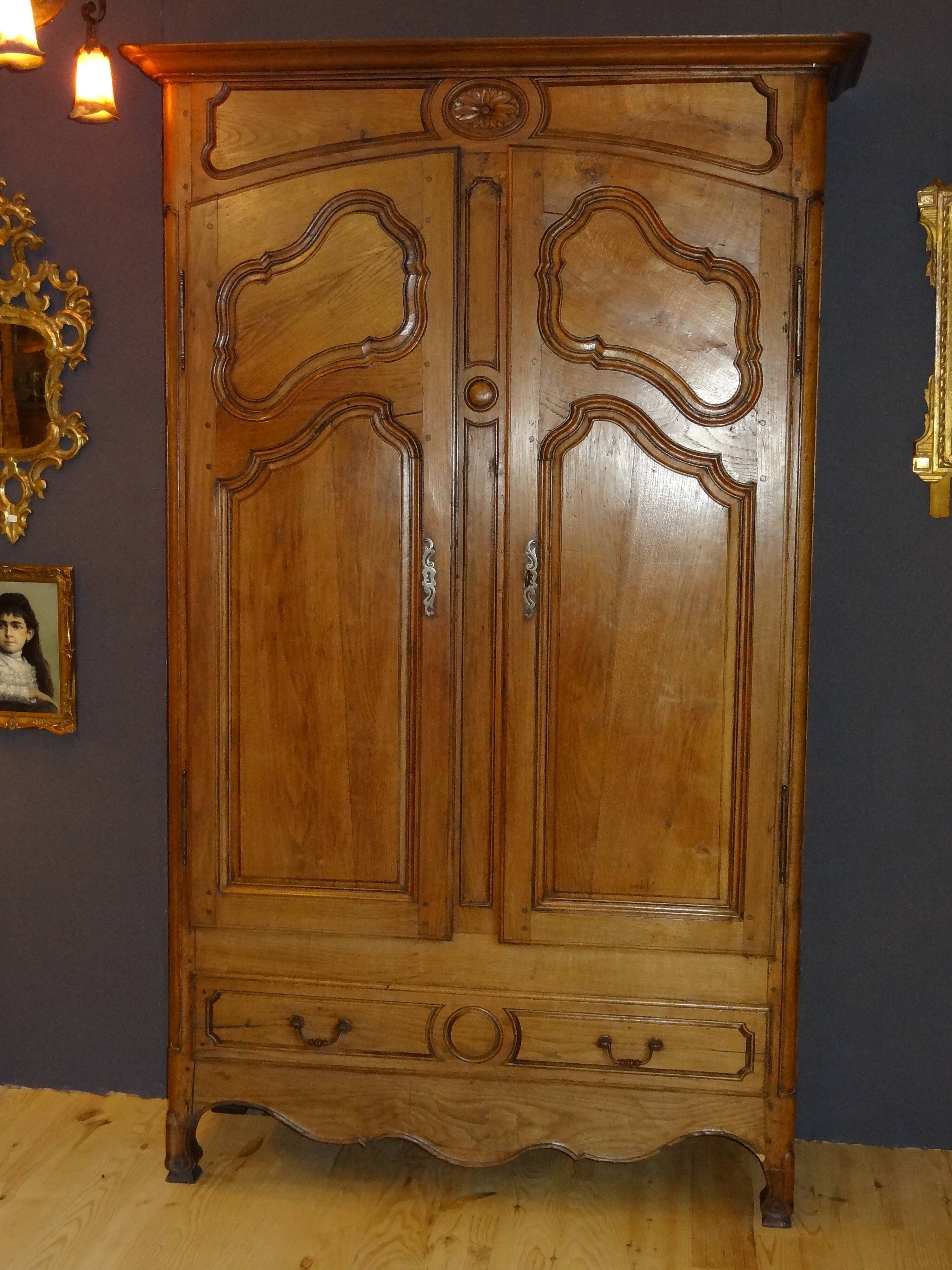 Louis XV period oak cabinet 1.57 x 2.53 m