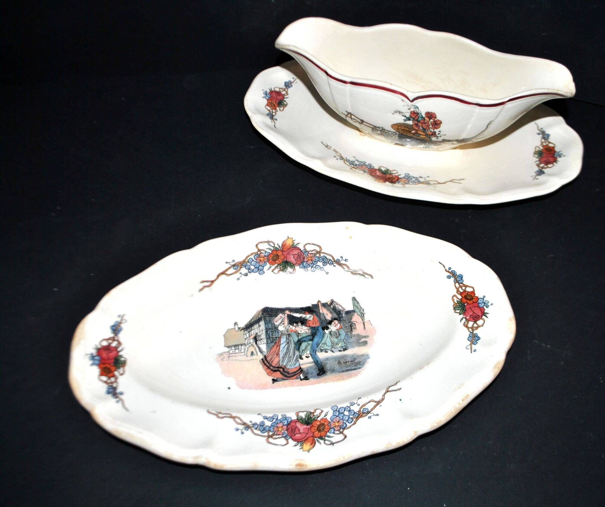 Sarreguemines sauce boat and dish in earthenware with "Obernai" decoration by Henri Loux