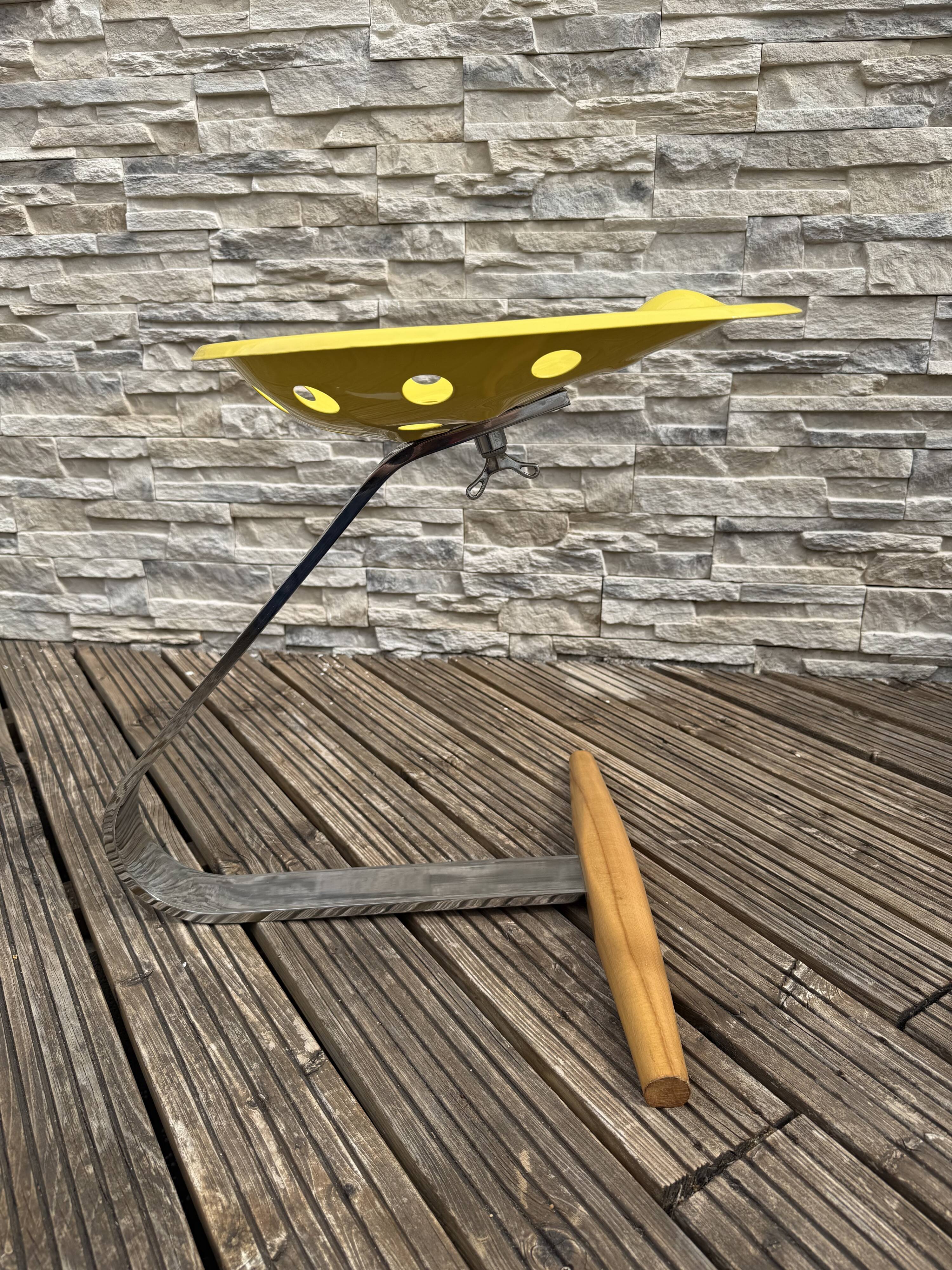 Mezzadro stool Zanotta Castiglioni Memphis Italian design Starck