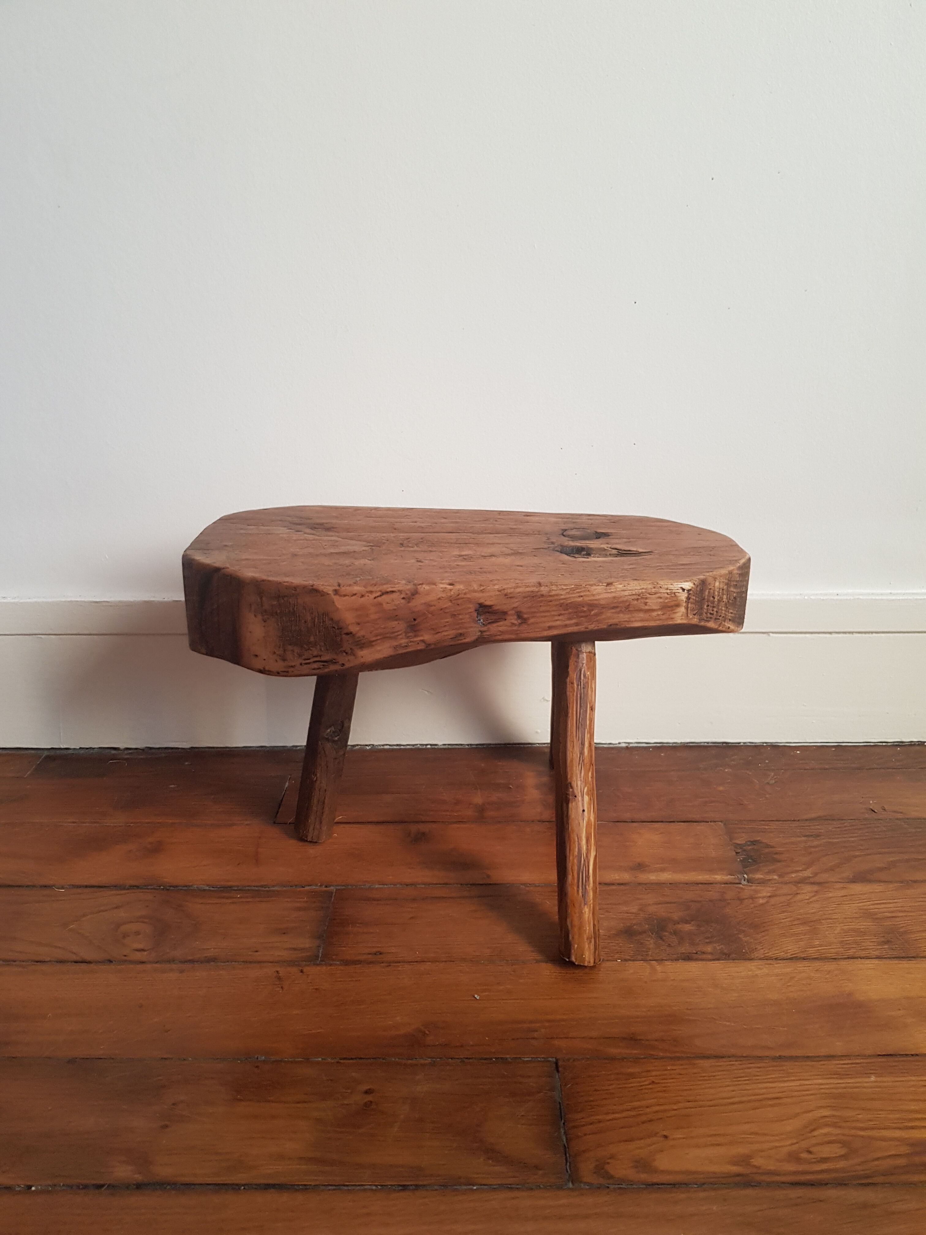 Vintage tripod stool low