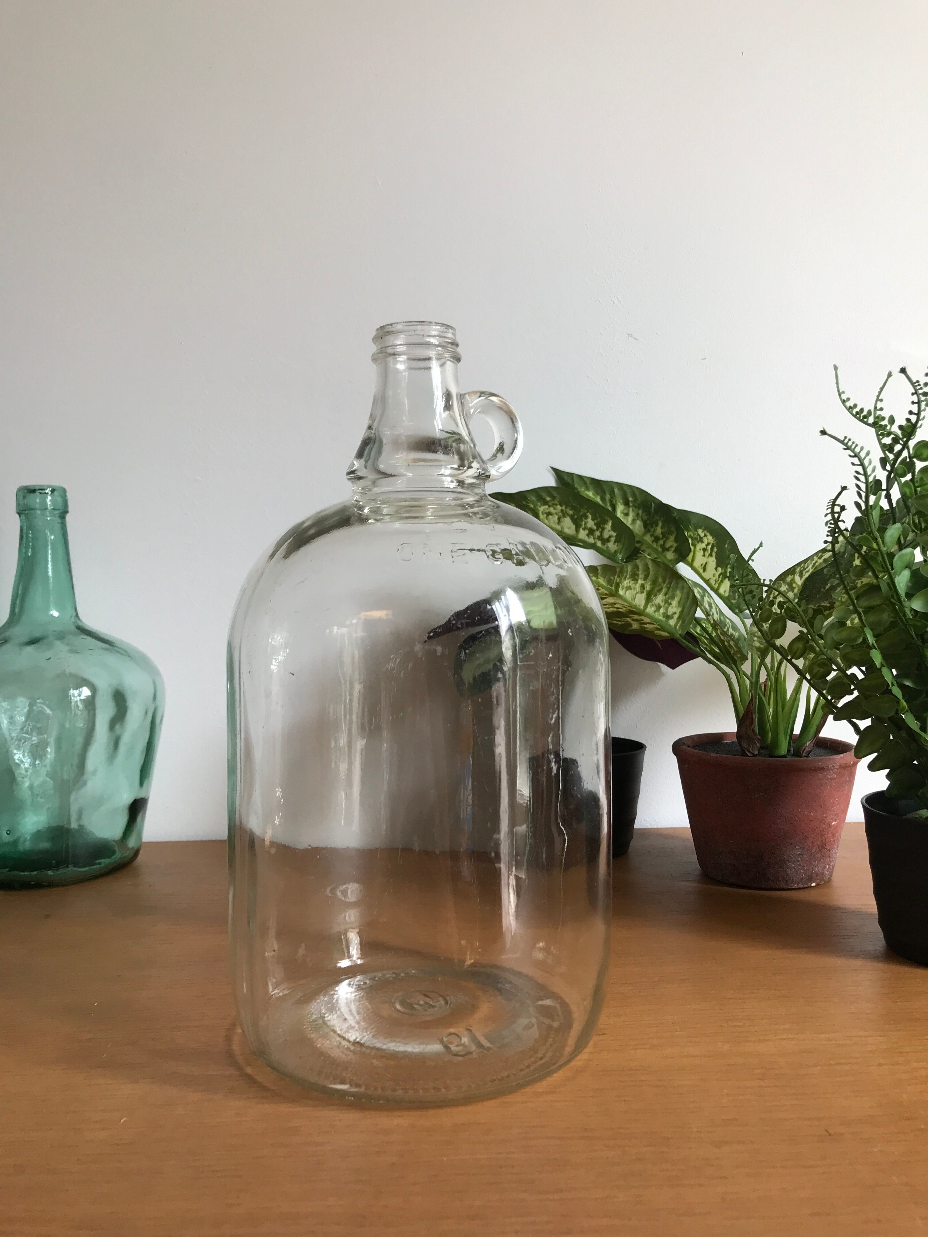 Bottle in transparent glass one gallon (3.8litres)