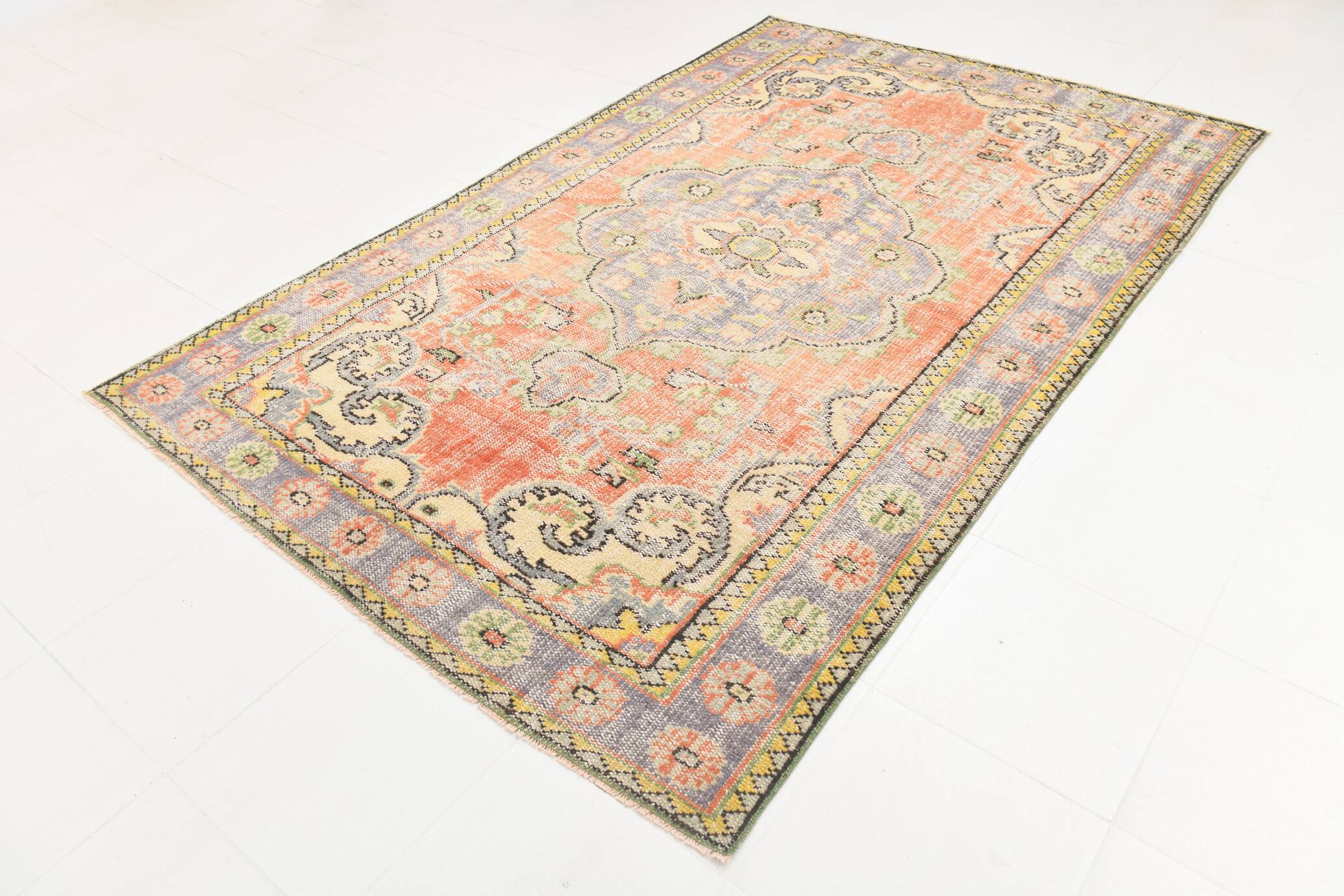 6x9 Light Yellow & Red Classic Pattern Vintage Rug, 183x279Cm