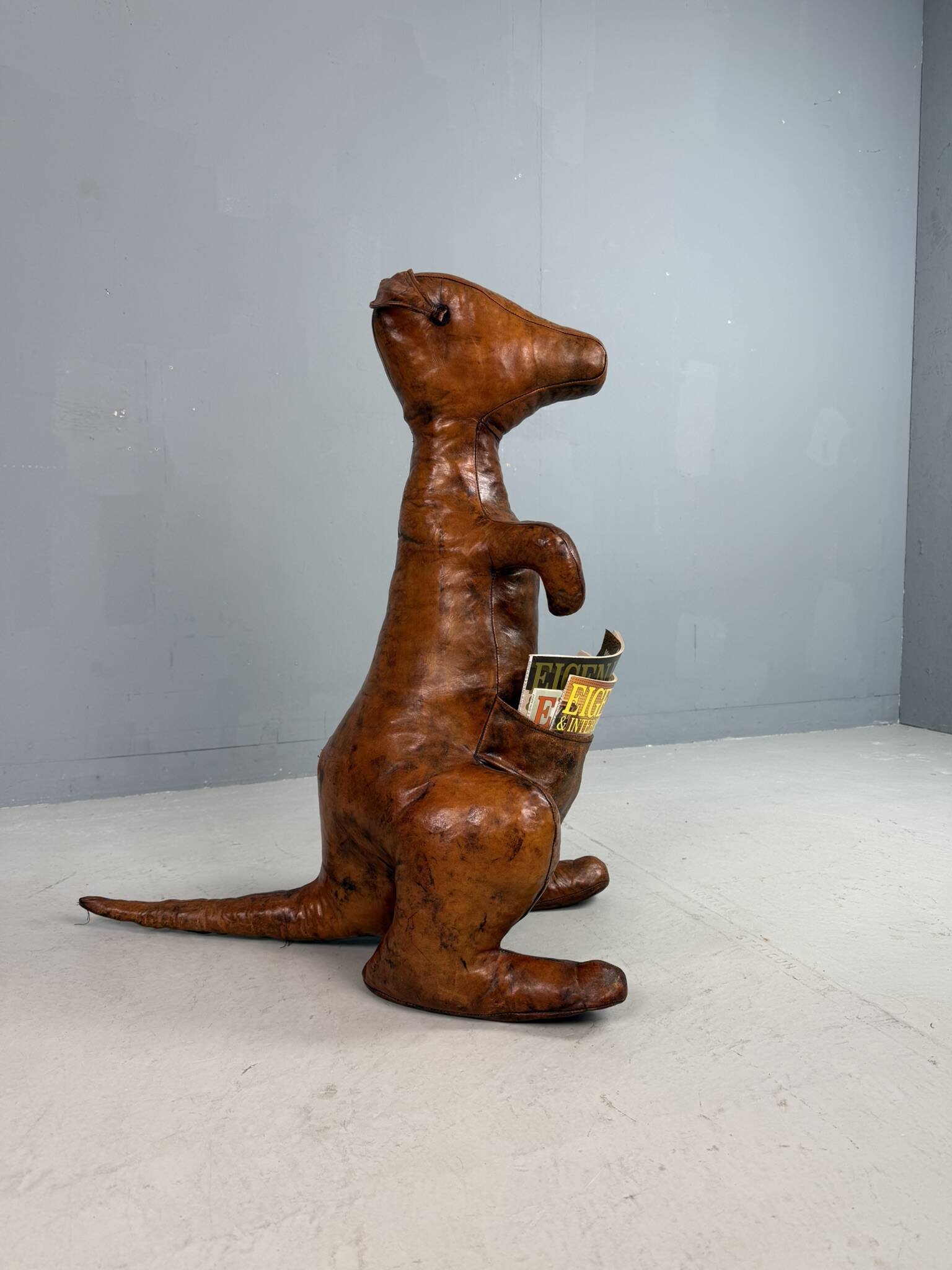 Dimitri Omersa leather magazine pouch kangaroo, Almazán, Spain, 1970 (Stamped)