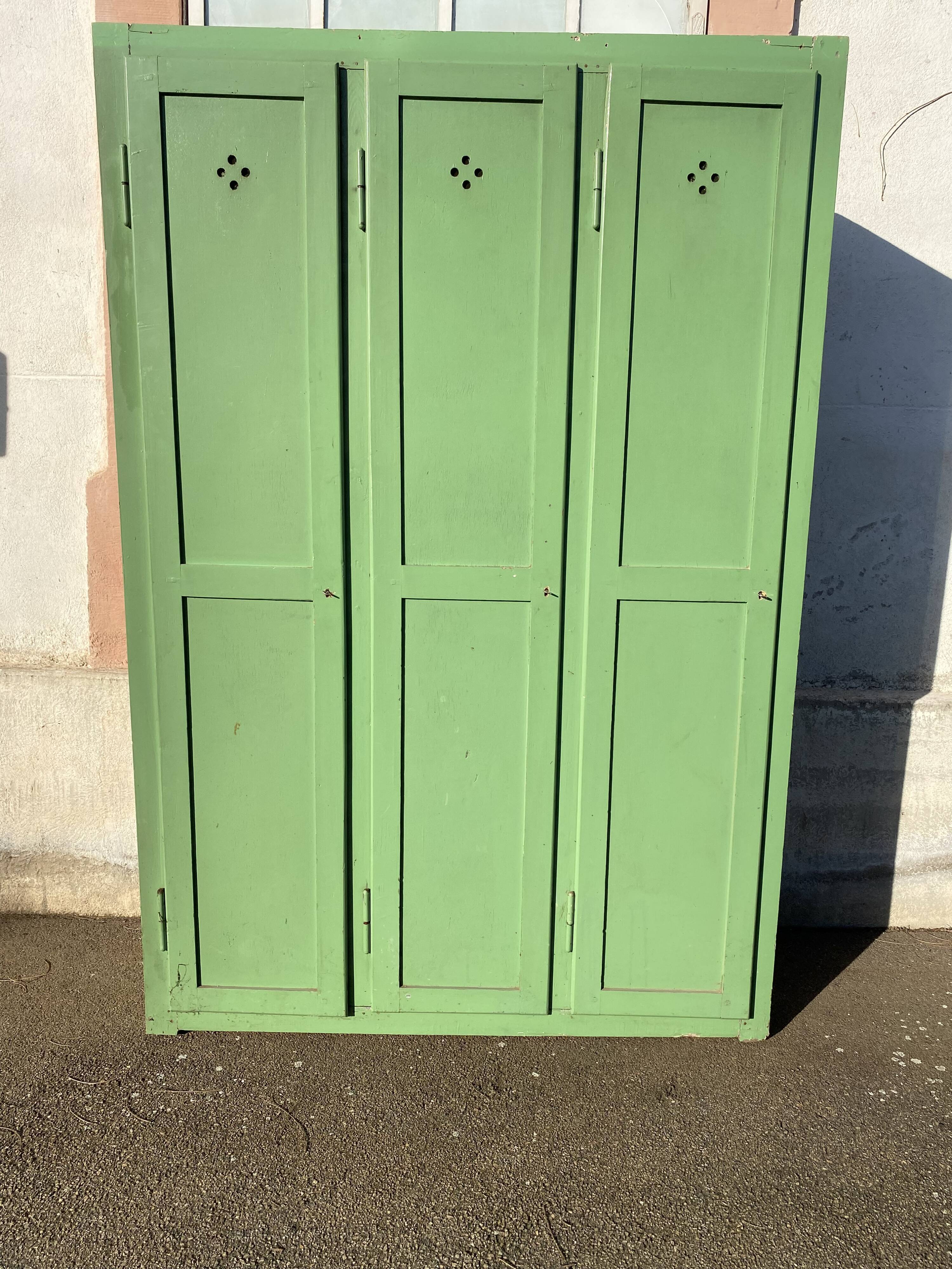 Vestiaire d’usine bois 3 portes
