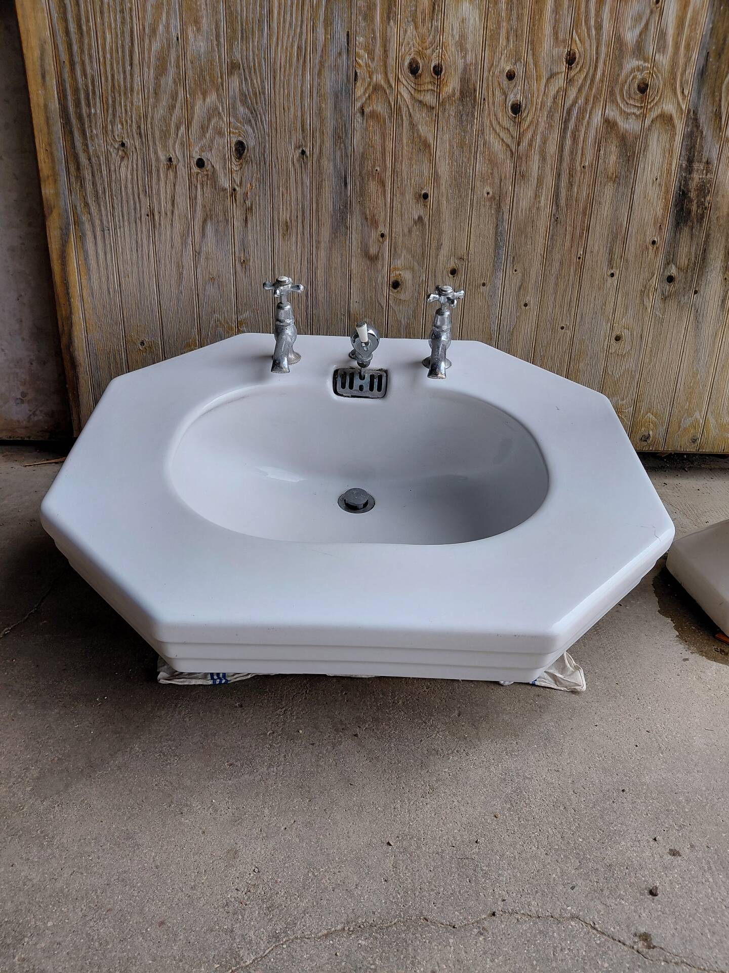 Enamelled white washbasin 1930