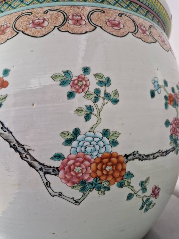 China - Circular fishbowl in Famille Rose enamel