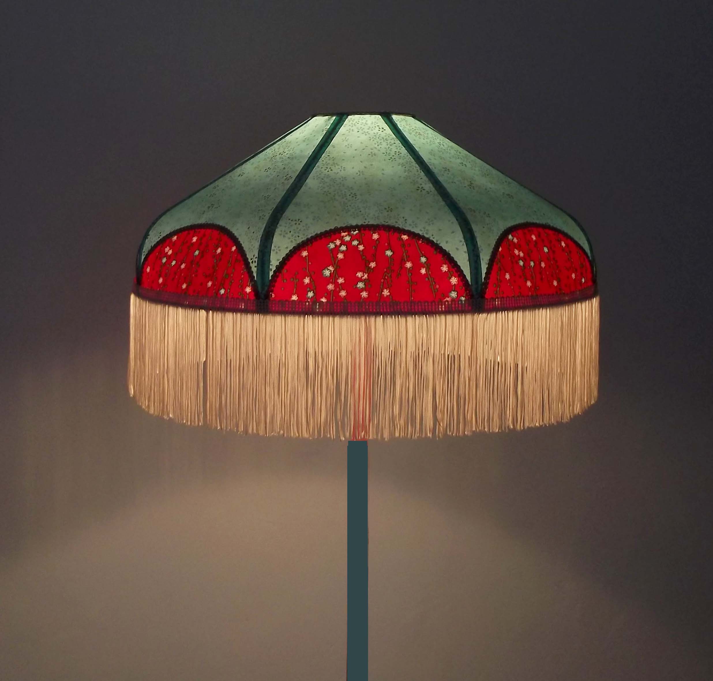 Retro lampshade with fringe "Loubianca".