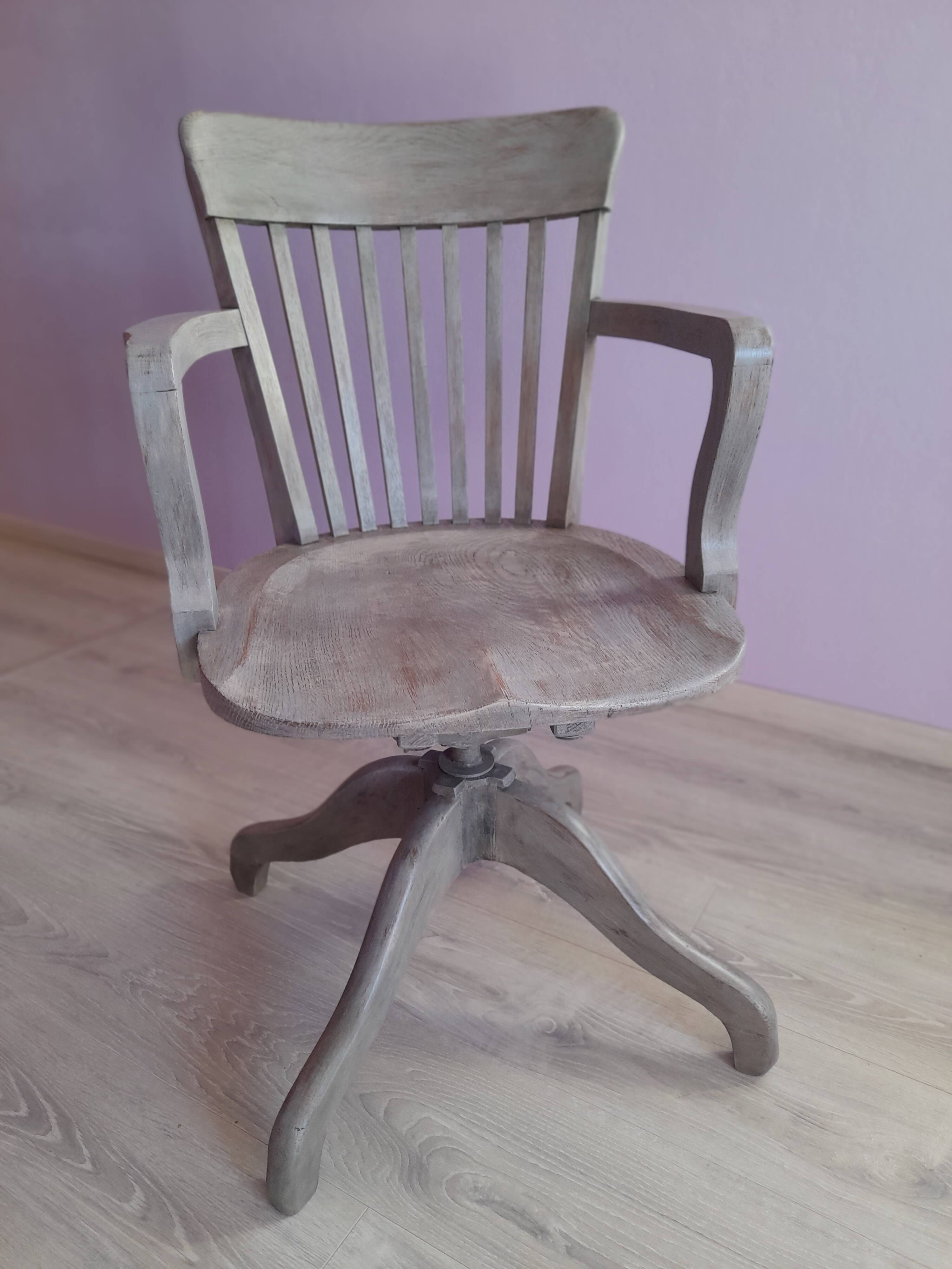 Swivel office chair in gray lacquered wood