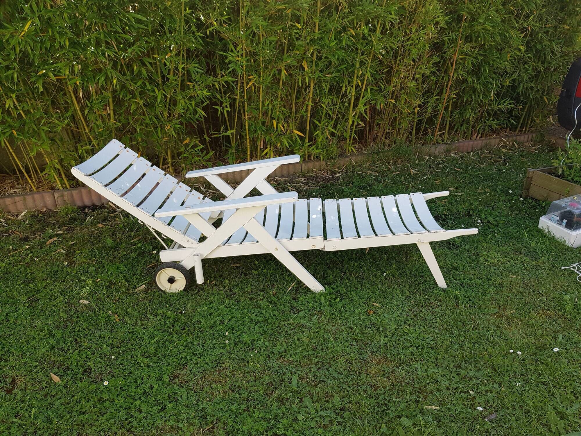 Lounge Chair or Lounger wooden feet compass years 1970