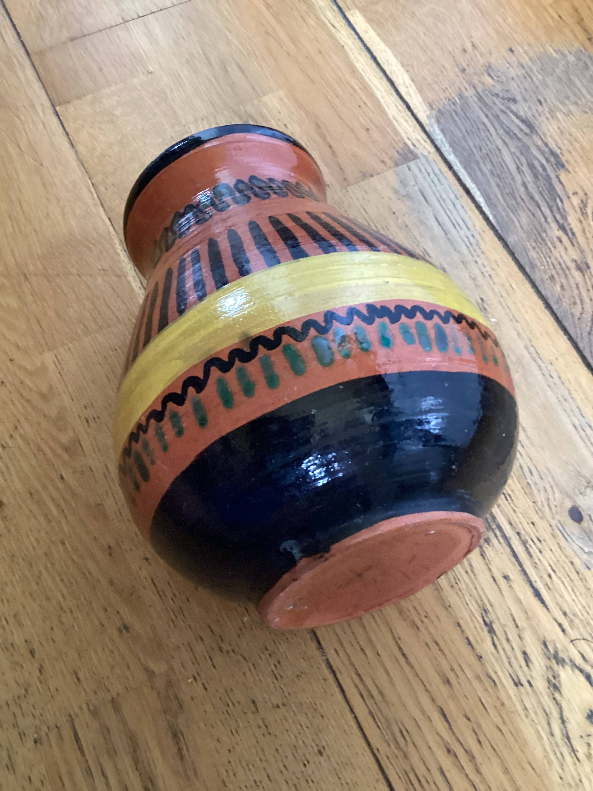Vintage signed ceramic vase dimensions: height - 22 cm - diameter - 15 cm