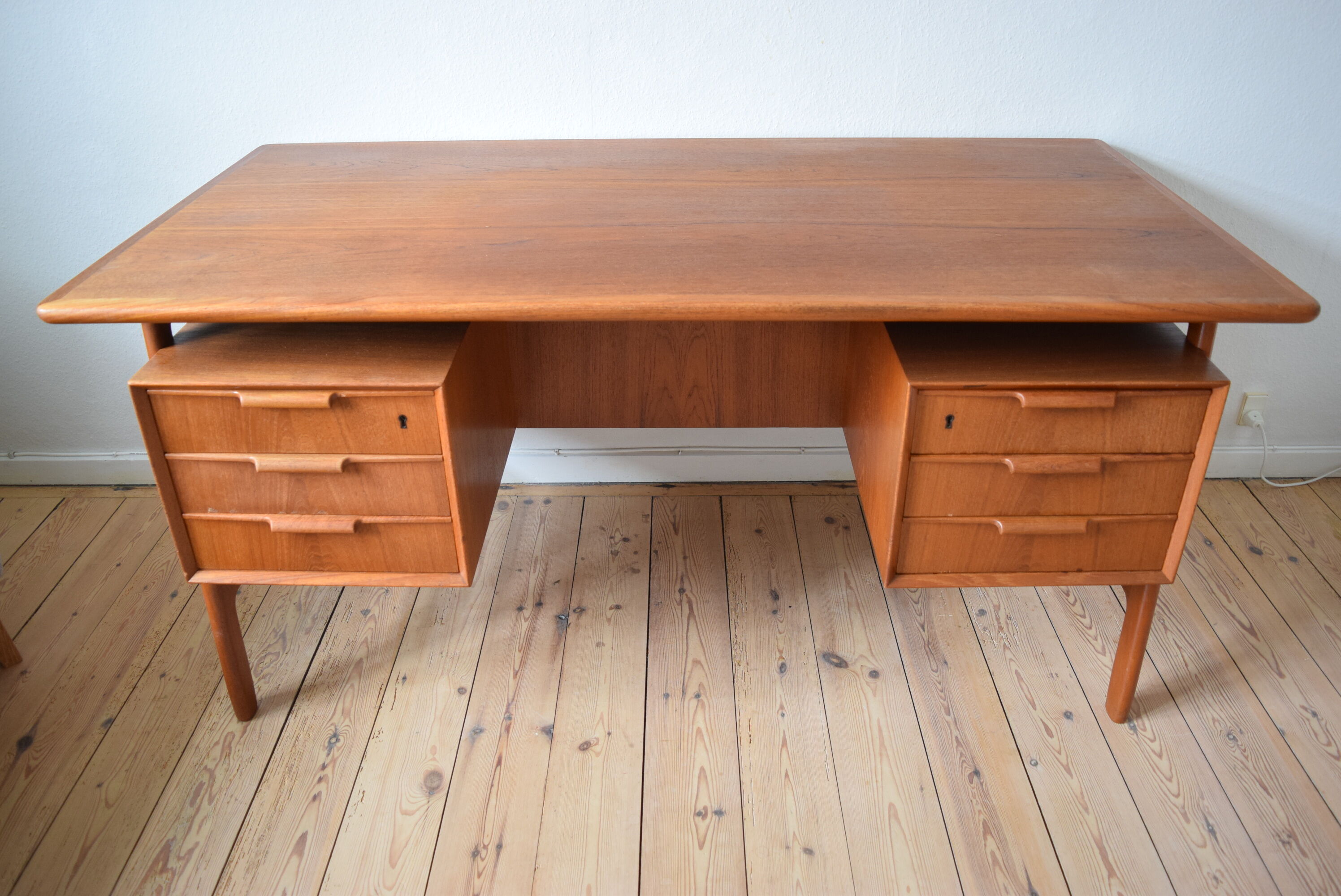 Danish model 75 desk by Gunni Omann 1960
