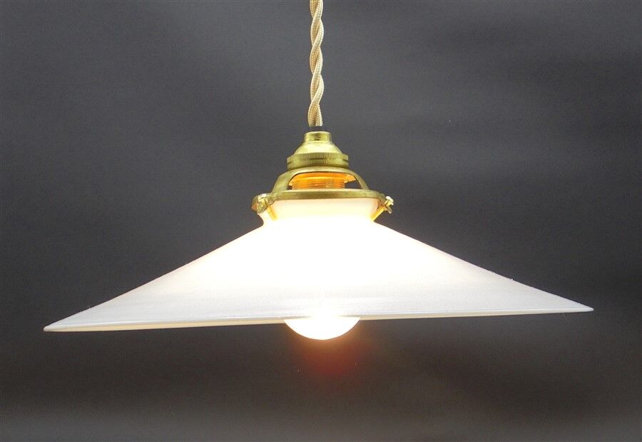 Opaline suspension