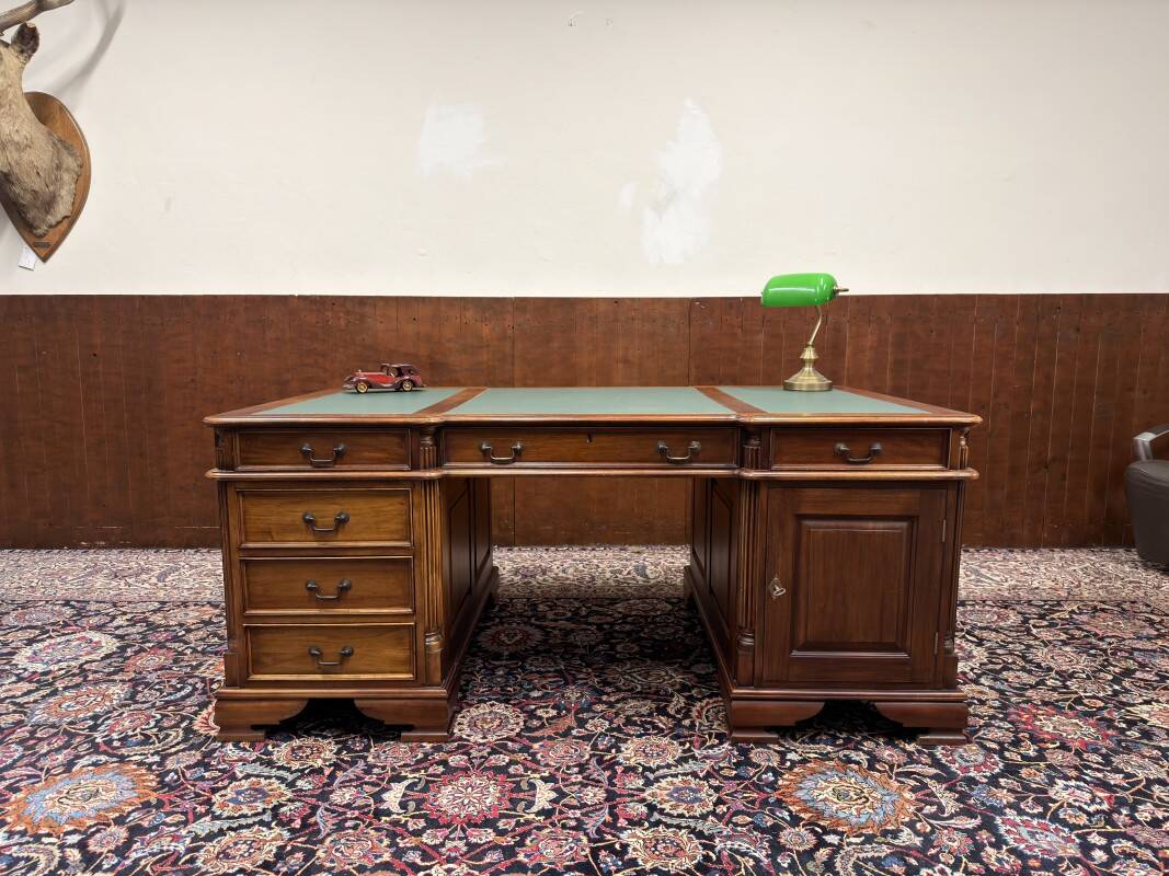 Classic English Partnerdesk Desk