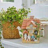 Teapot earthenware cricket club