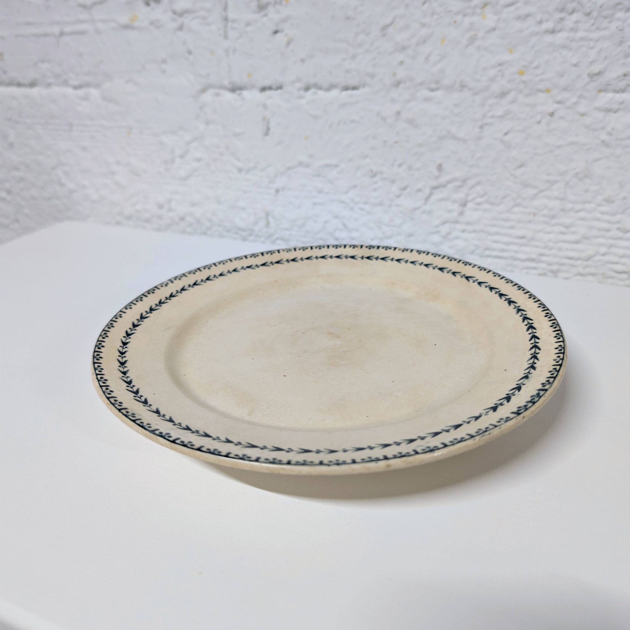 U & Cie Sarreguemines pedestal plate - Carlos model