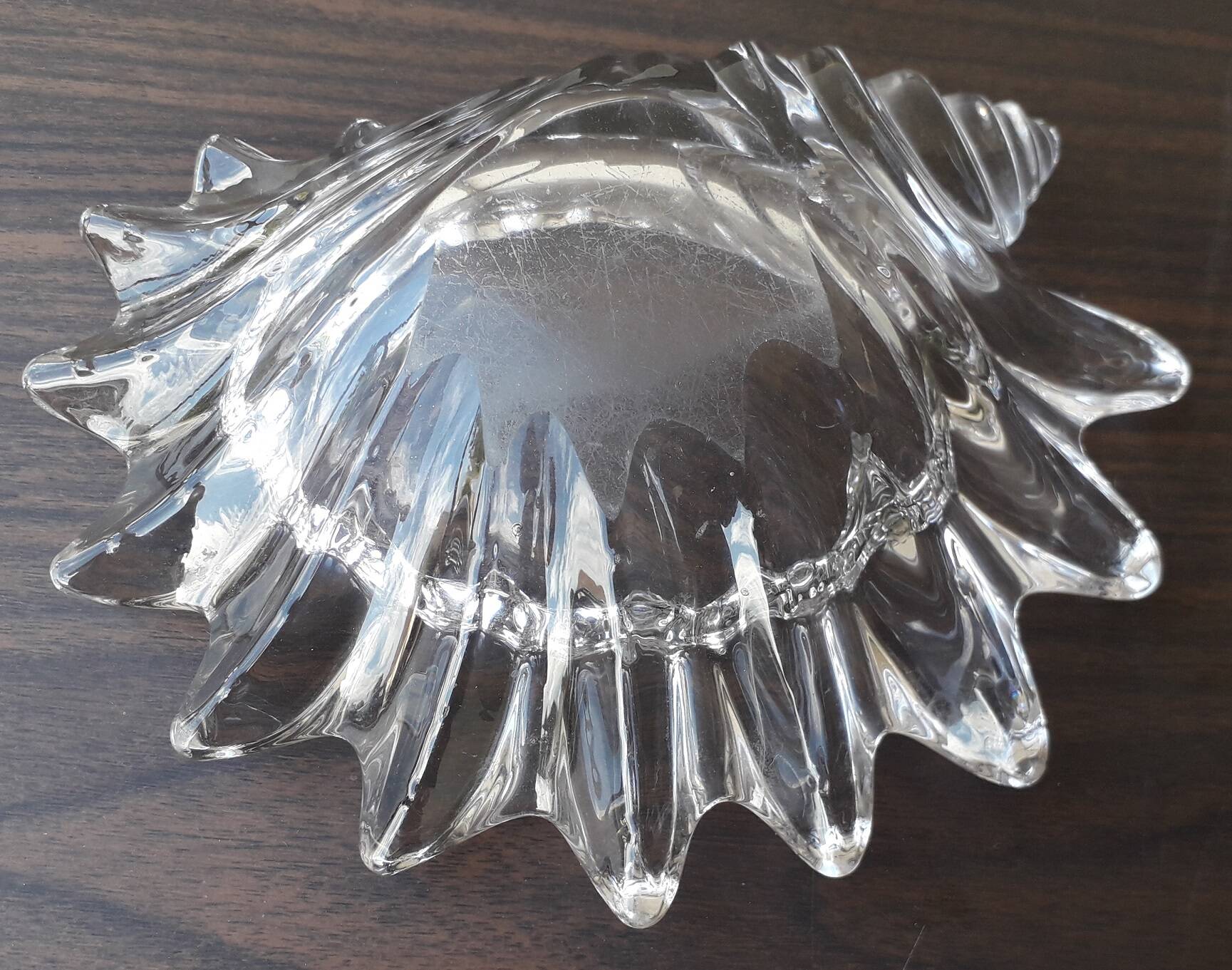 Shell-shaped catchall