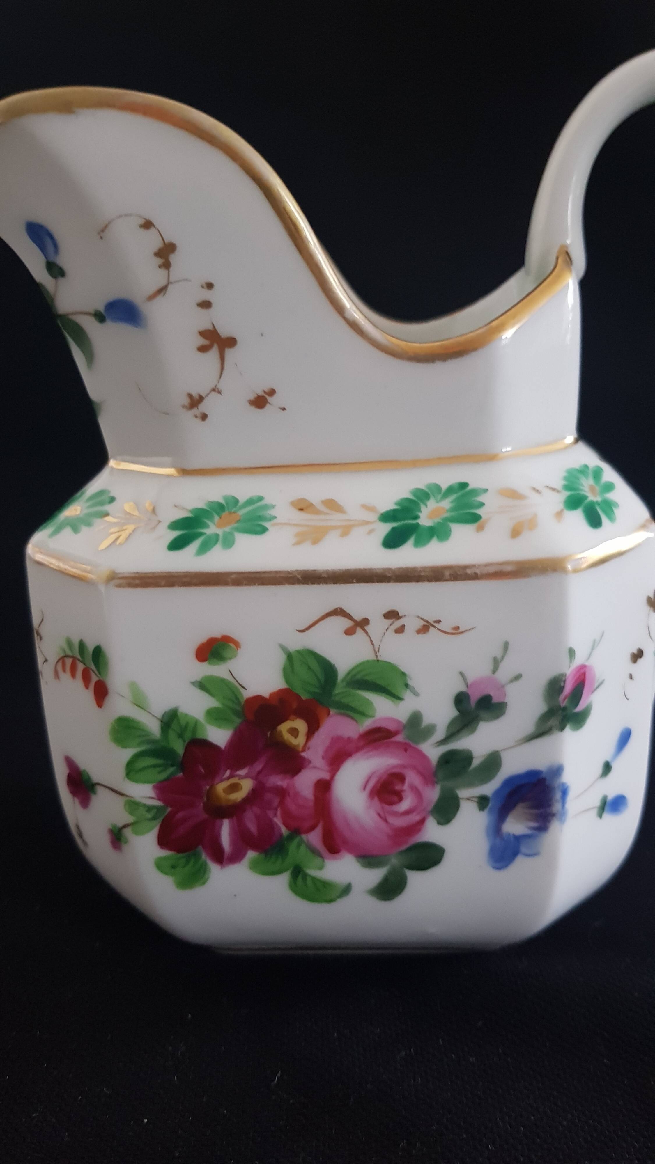 Large octagonal milk jug porcelain from Paris "Old Paris", mid-19th century.