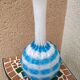 Vase en verre soufflé bleu et blanc
