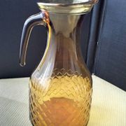 Carafe à eau , pichet vintage en verre ambré