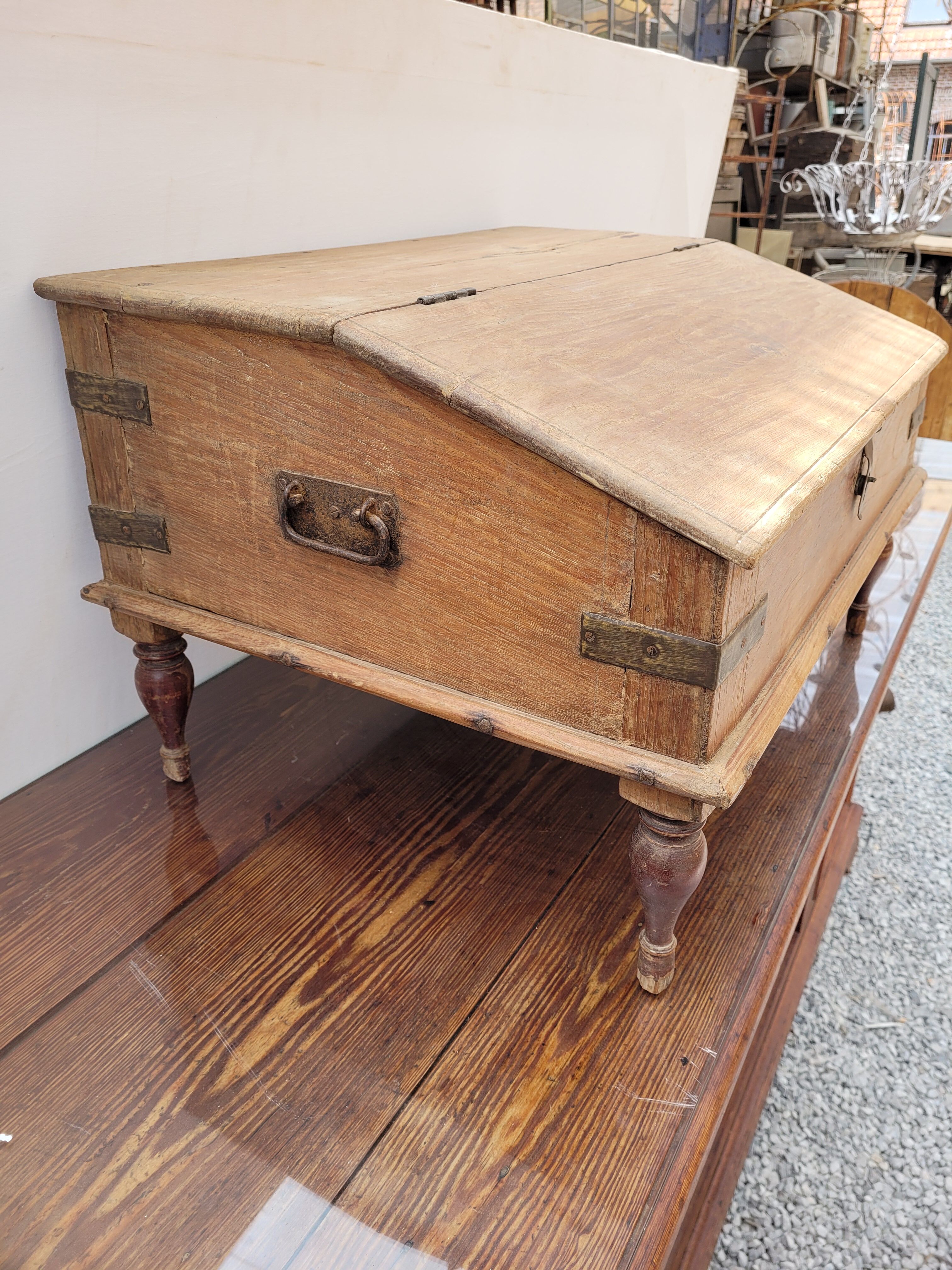 Nineteenth oak writing room