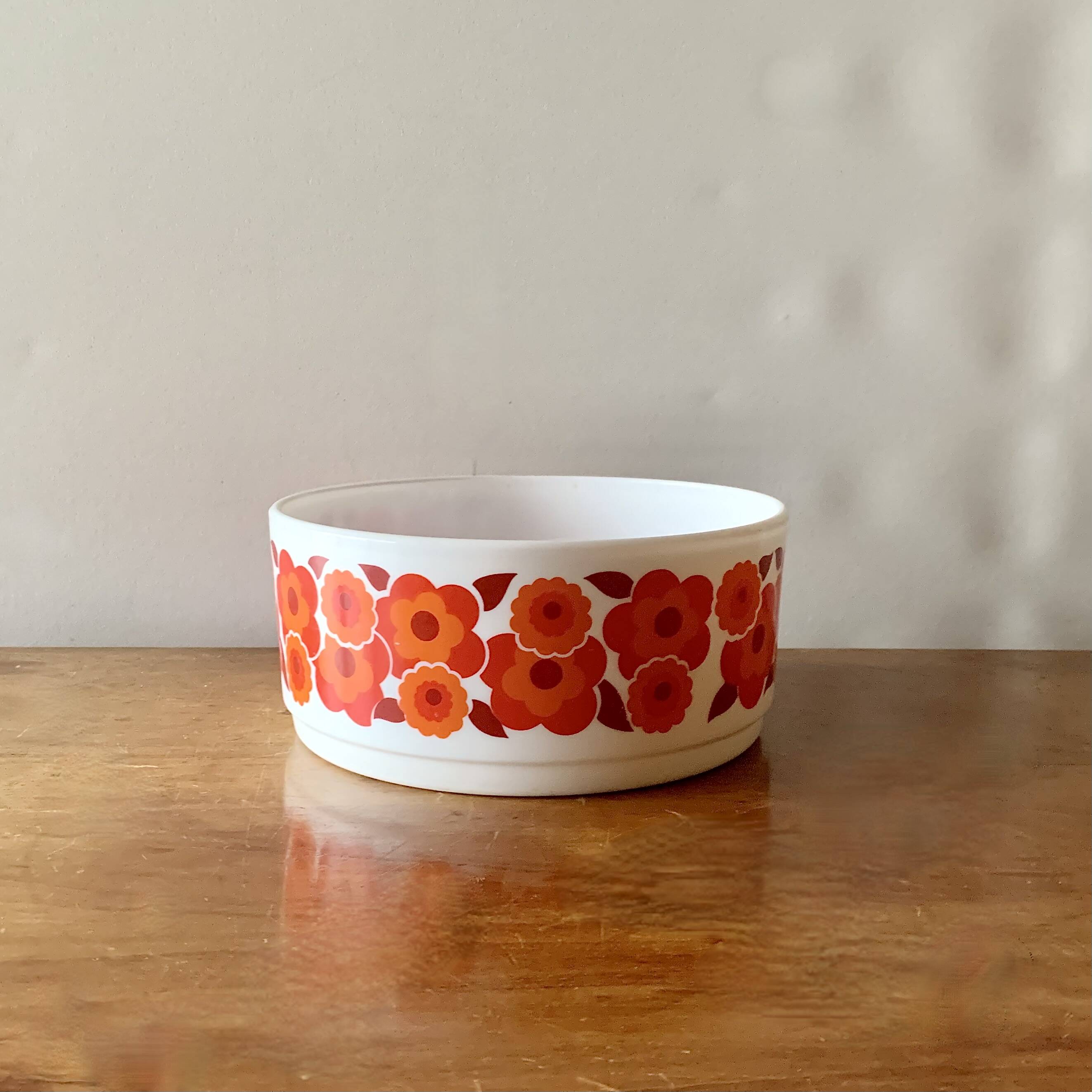 Arcopal Lotus salad bowl