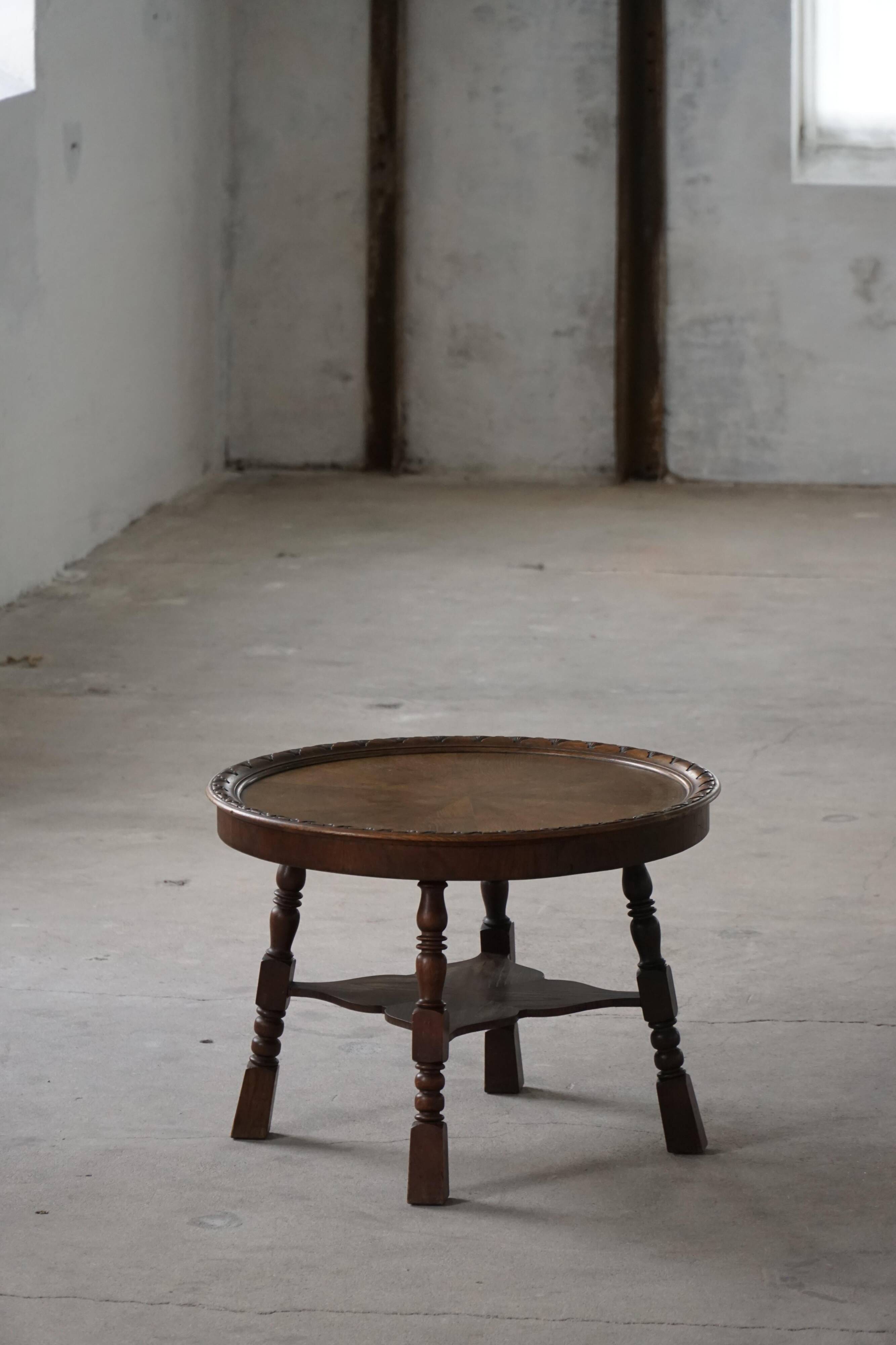 Table d'appoint moderne danoise, style baroque rond en Oak, milieu du 20e siècle
