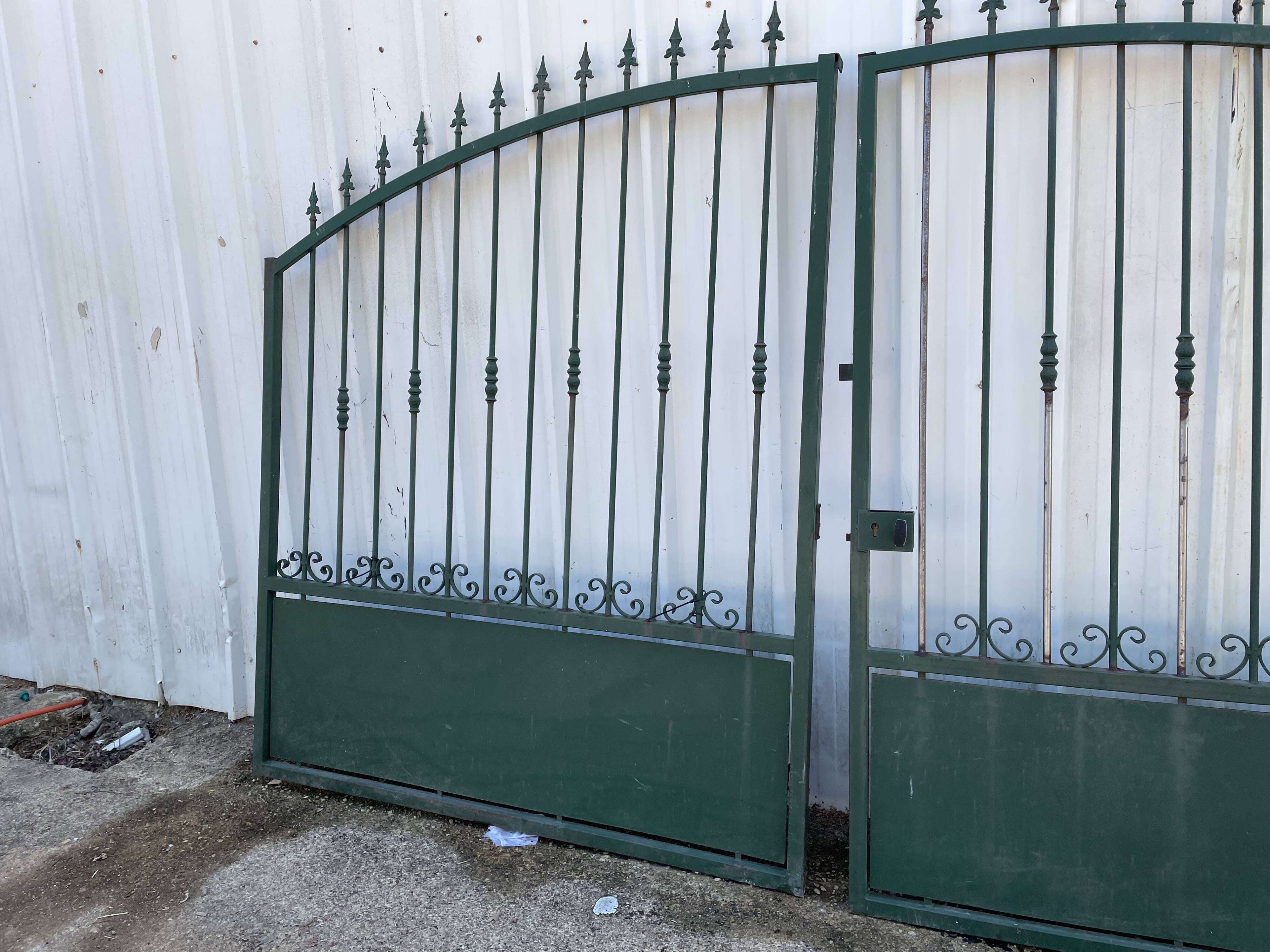 Wrought iron gate 350 x 215