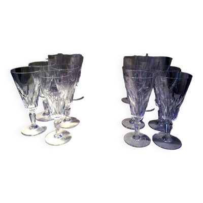 Suite de 16 flûtes à champagne en cristal Baccarat modèle Carcassonne