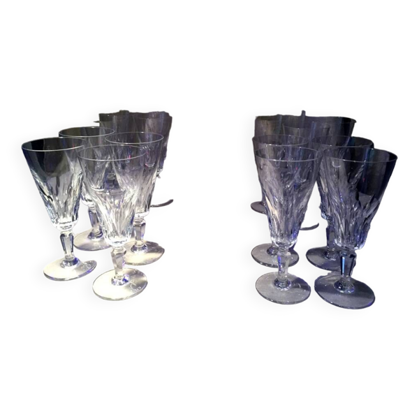 Suite de 16 flûtes à champagne en cristal Baccarat modèle Carcassonne