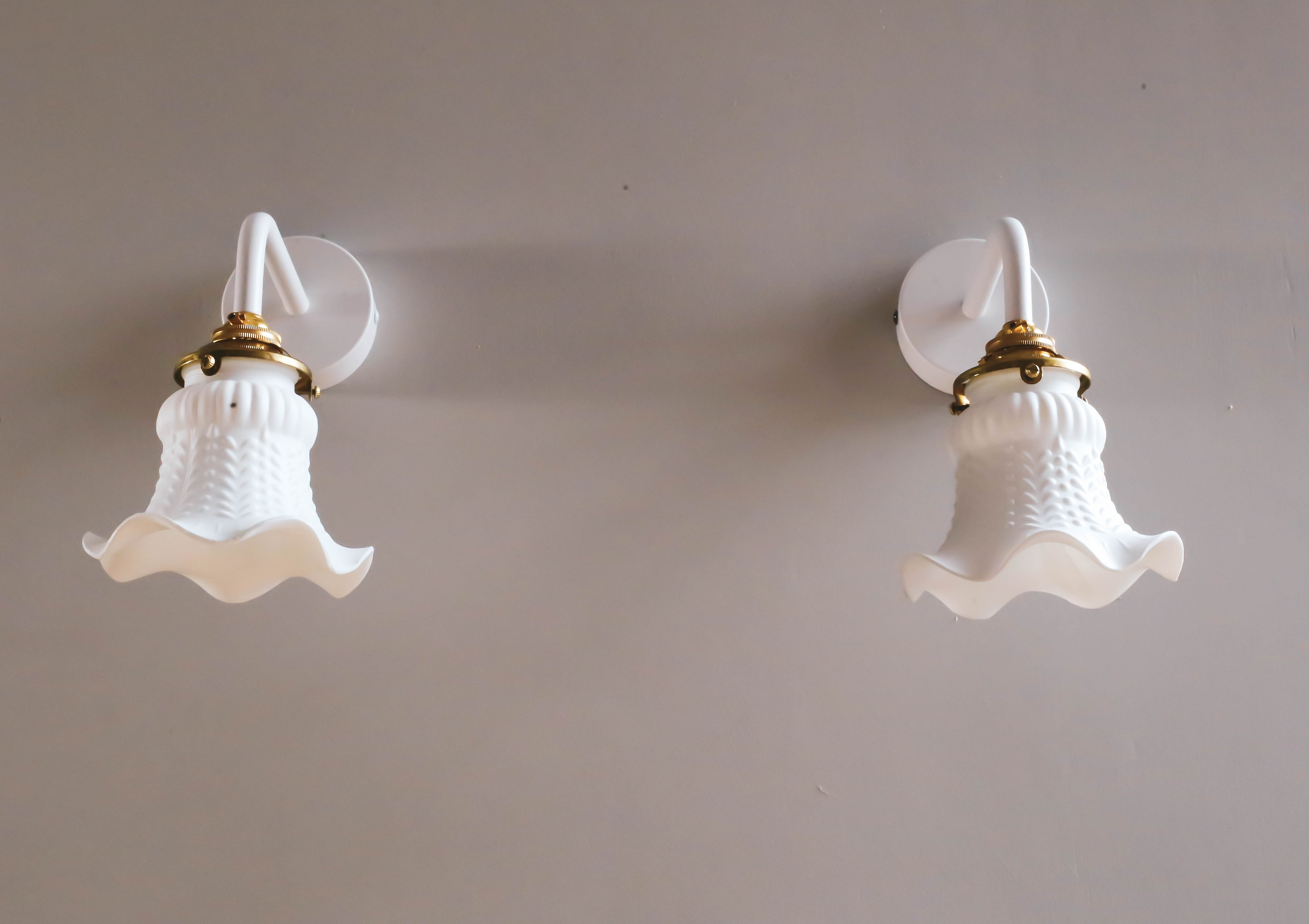 2 wall sconces in tulip glass painted white