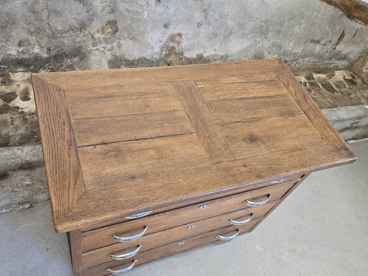 4-drawer oak chest of drawers