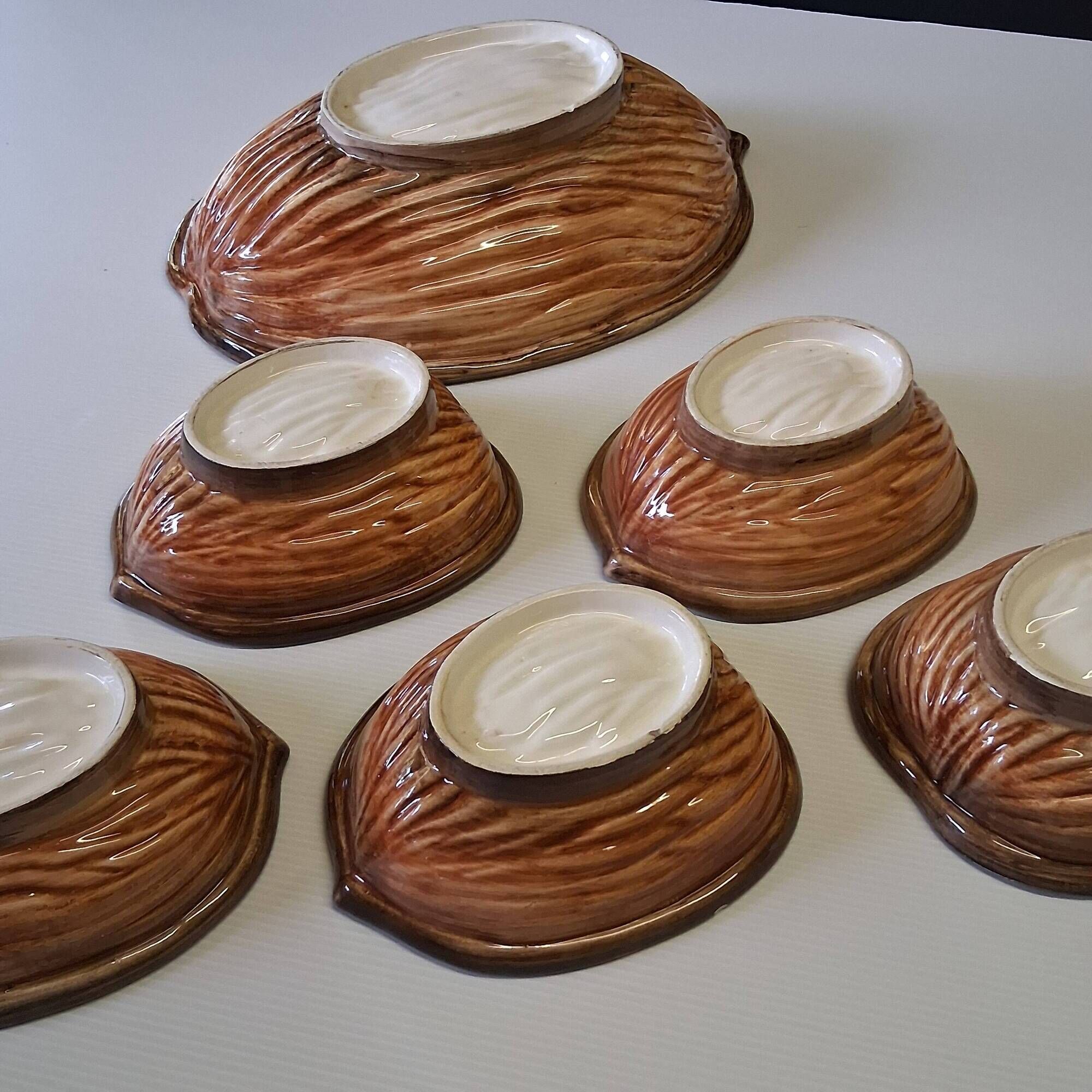 Very nice fruit service in the shape of walnut shells in very good condition.