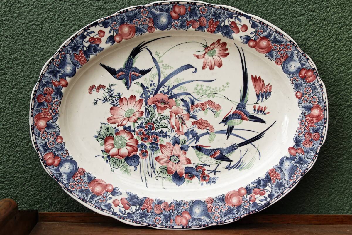 Pair of Japanese ceramic dishes