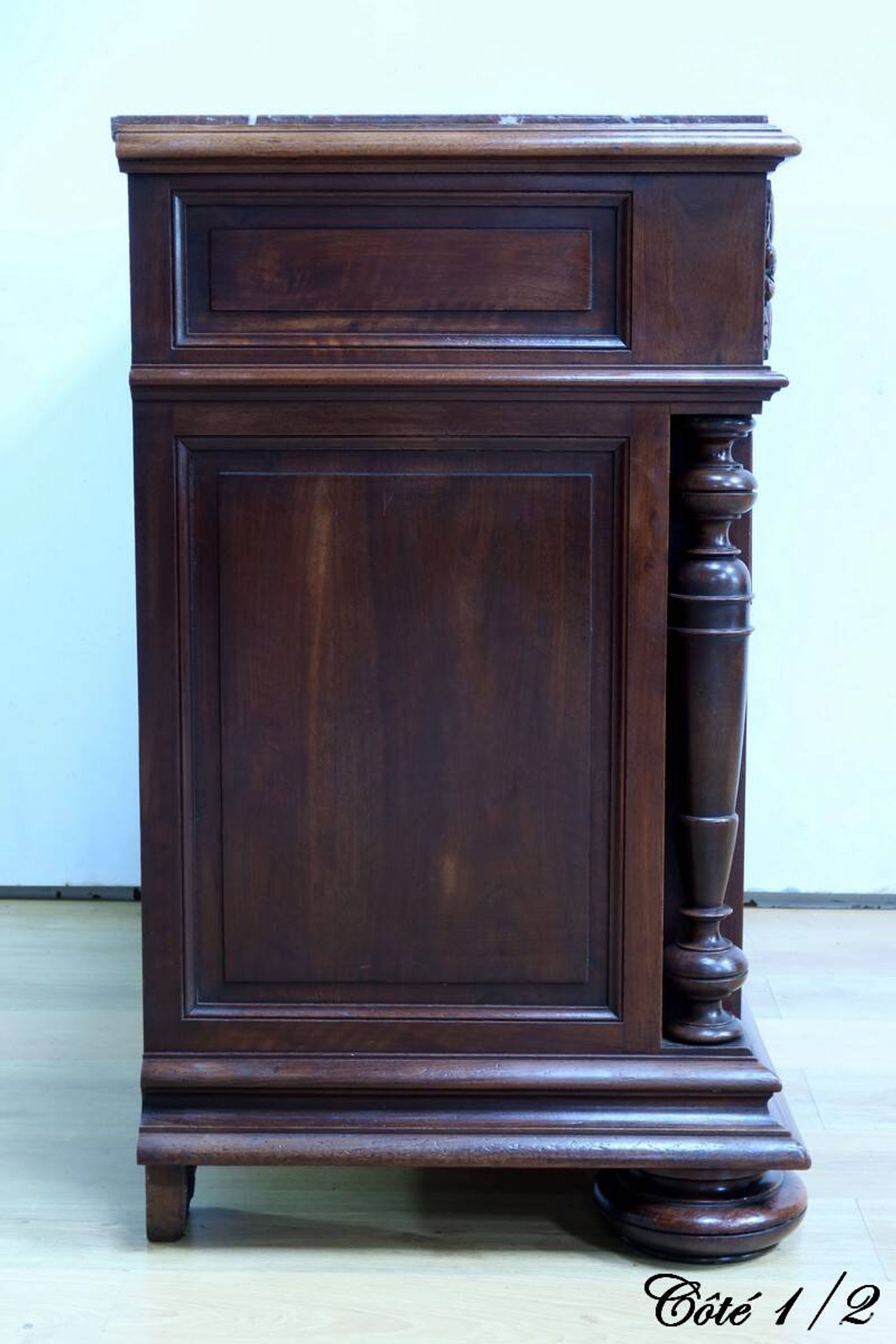 Commode en Noyer P. Guinand-Leglas, style Rennaissance – 1920