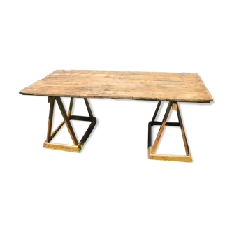 Table on trestles for the garden or the dining room