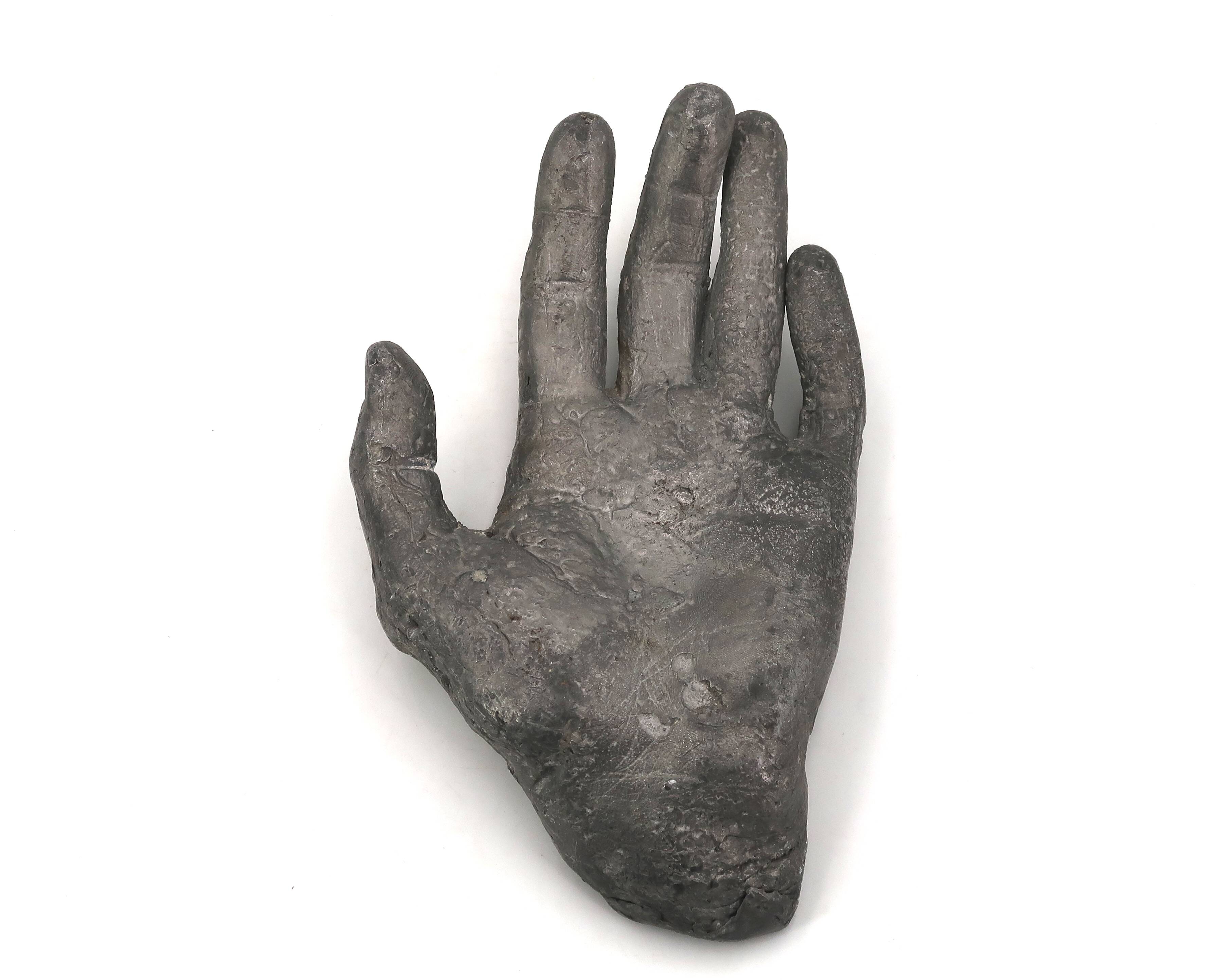 Cast iron silver-coloured catchall in the shape of a hand, 1970s sculpture.