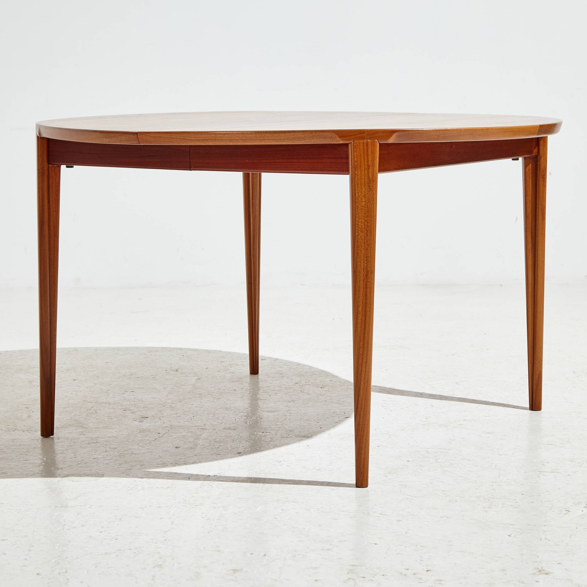 Restored teak dining table by henry rosengren hansen for brande møbelindustri mk9477