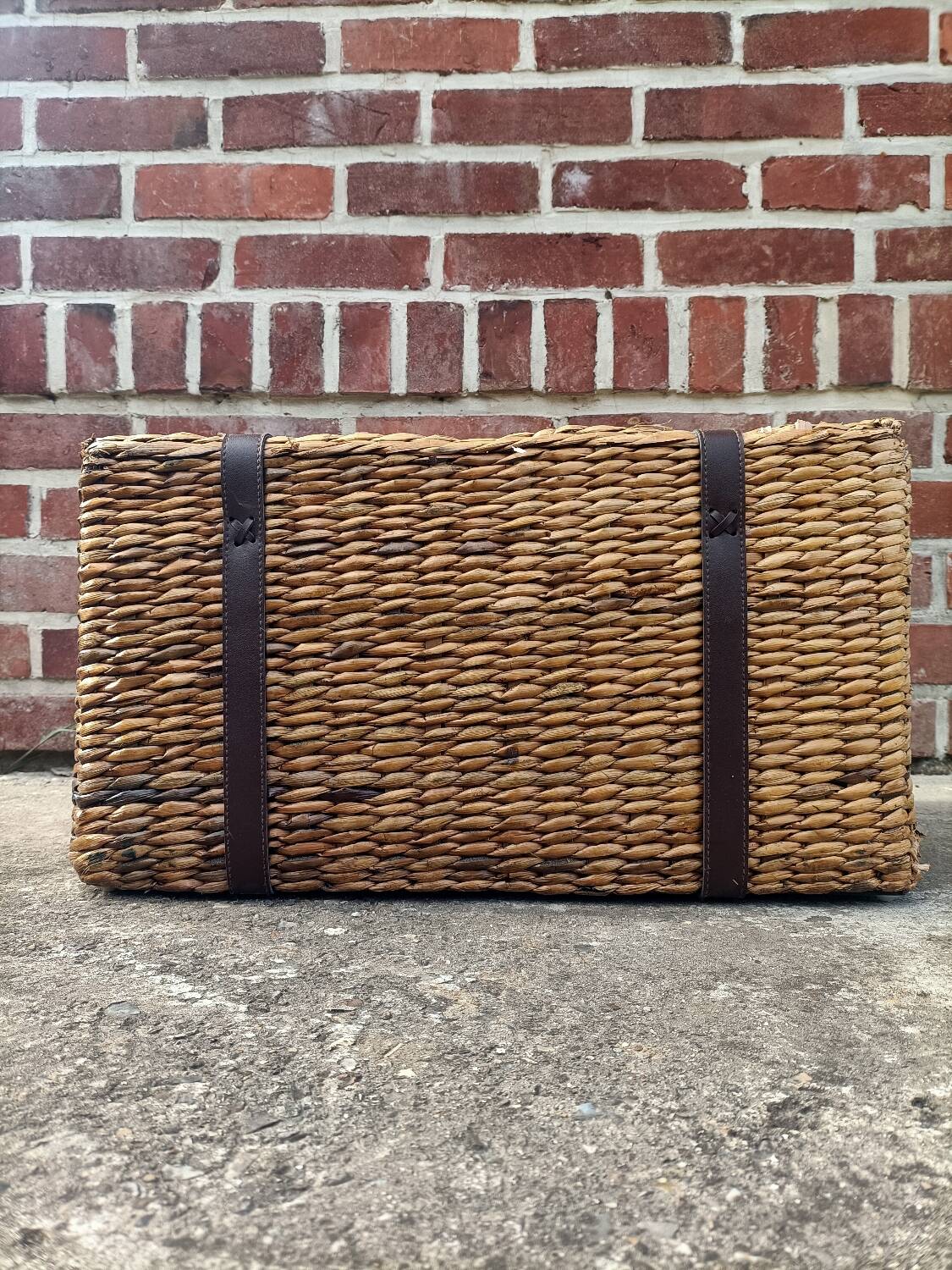 Retro wicker trunk 💐