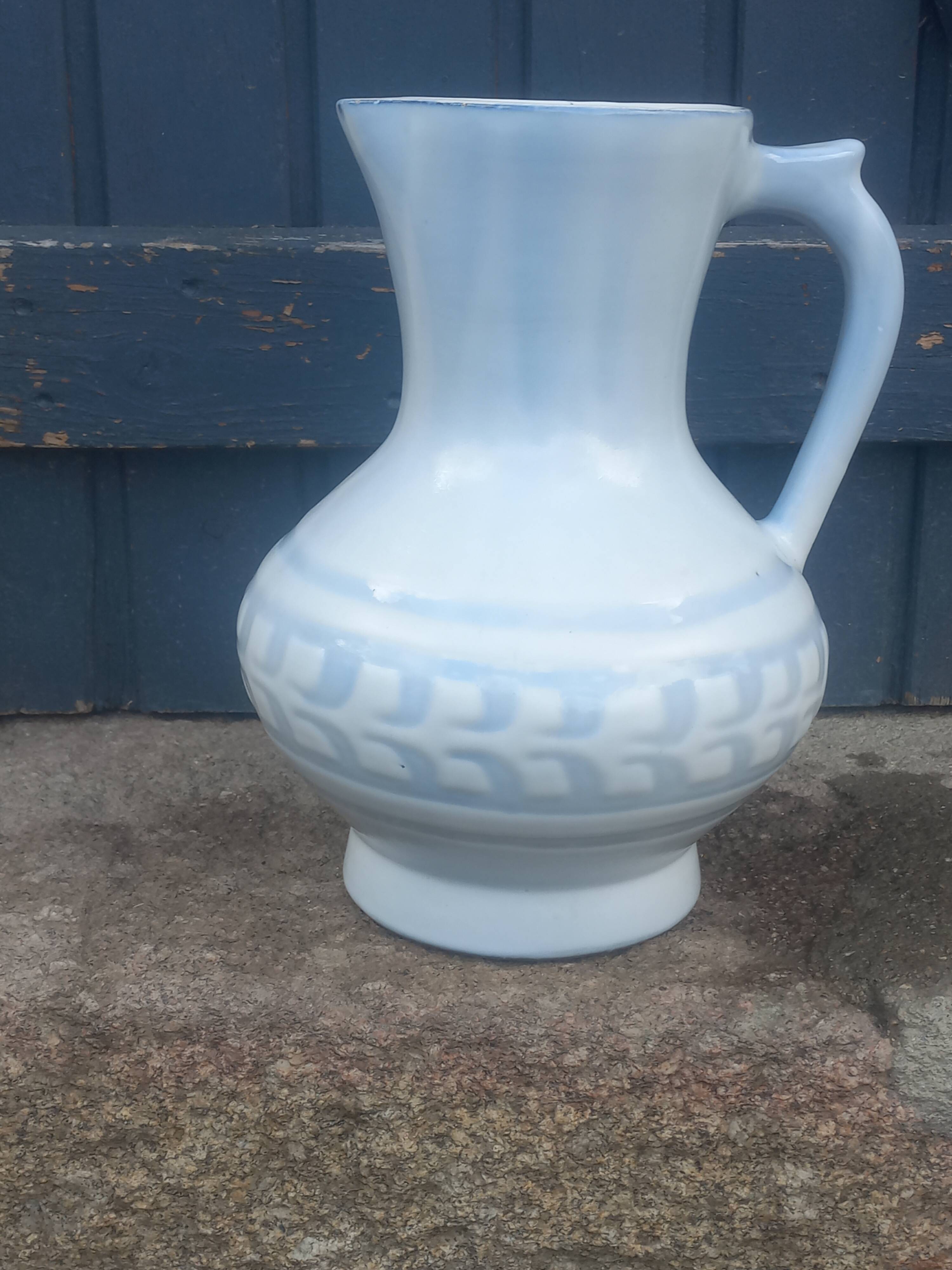 Roger Capron pitcher vase in Vallauris ceramic