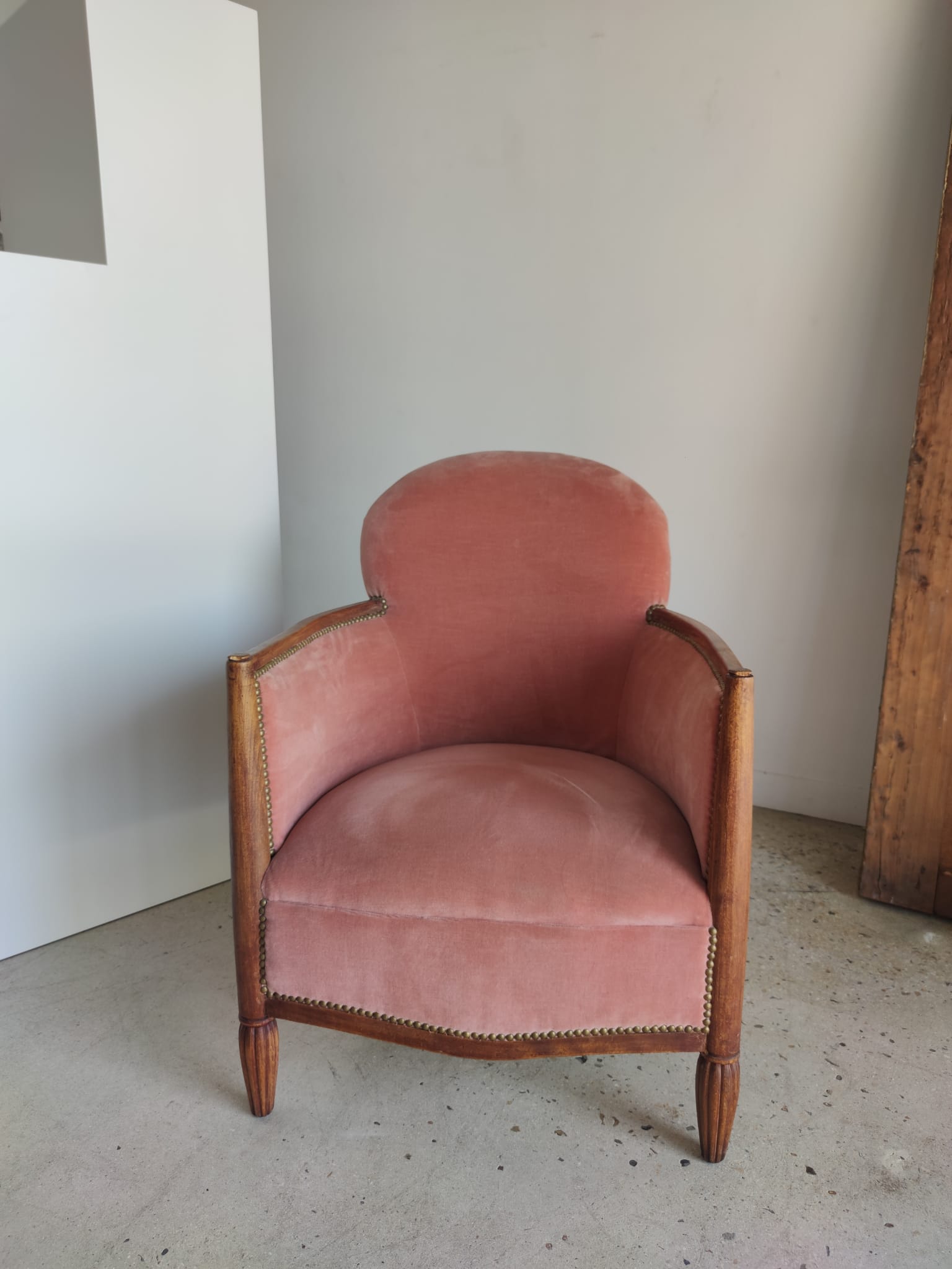 Armchair art deco pink velvet trim