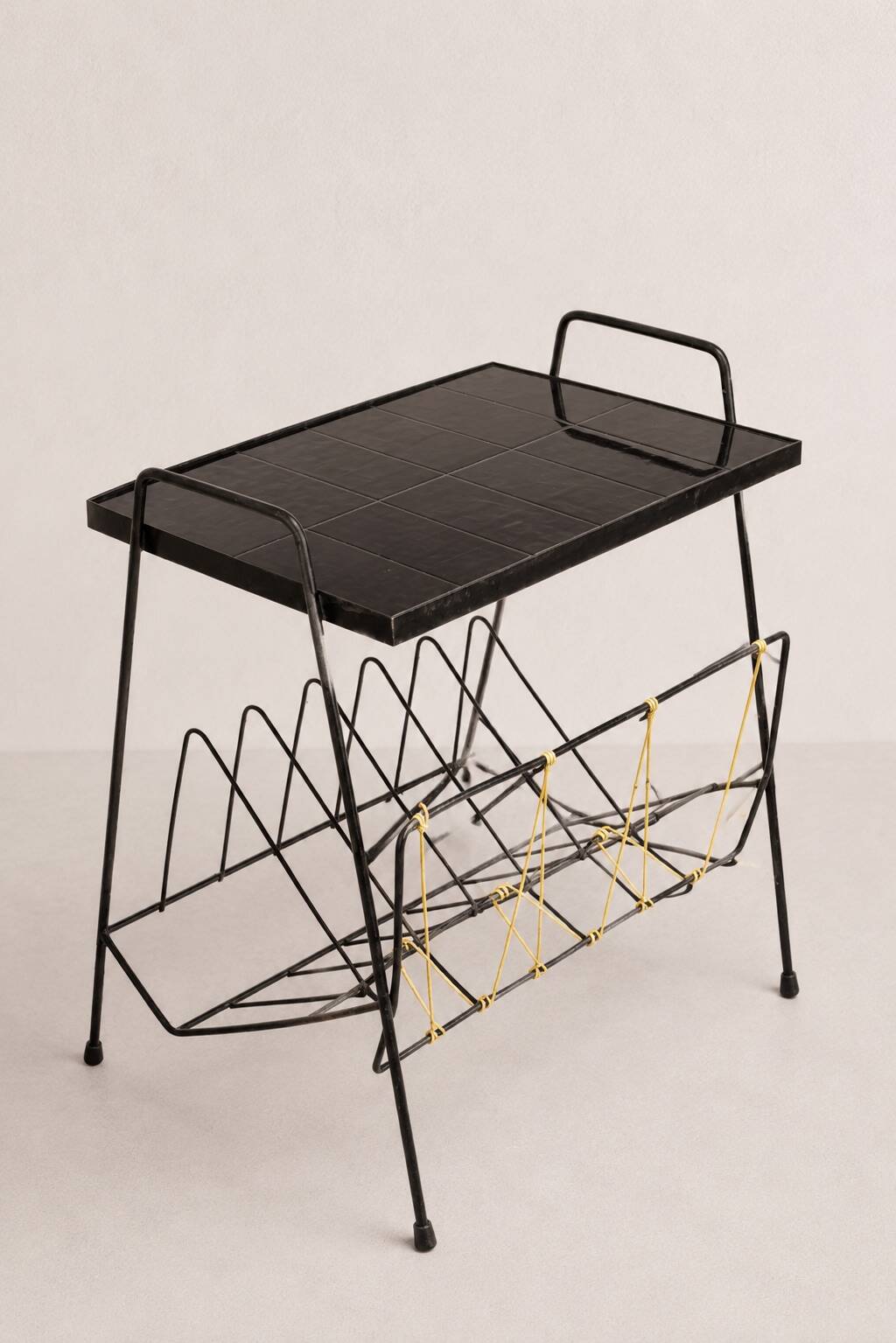 Vintage magazine/vinyl rack table – Black tiled top, scoubidou trim