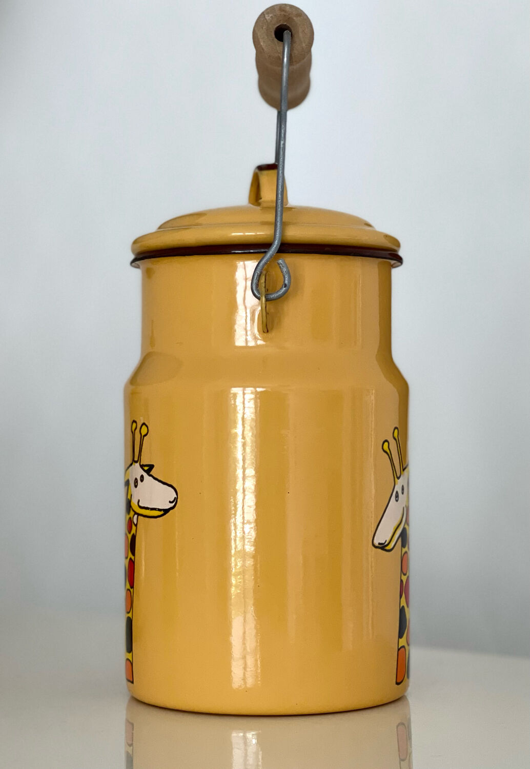 Enamelled sheet metal tea set