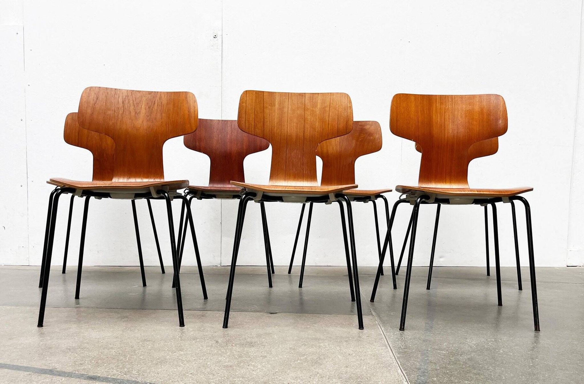 Mid-Century stackable chairs model 3103 Hammer by Arne Jacobsen for Fritz Hansen, Denmark, 1960s, set of 7.