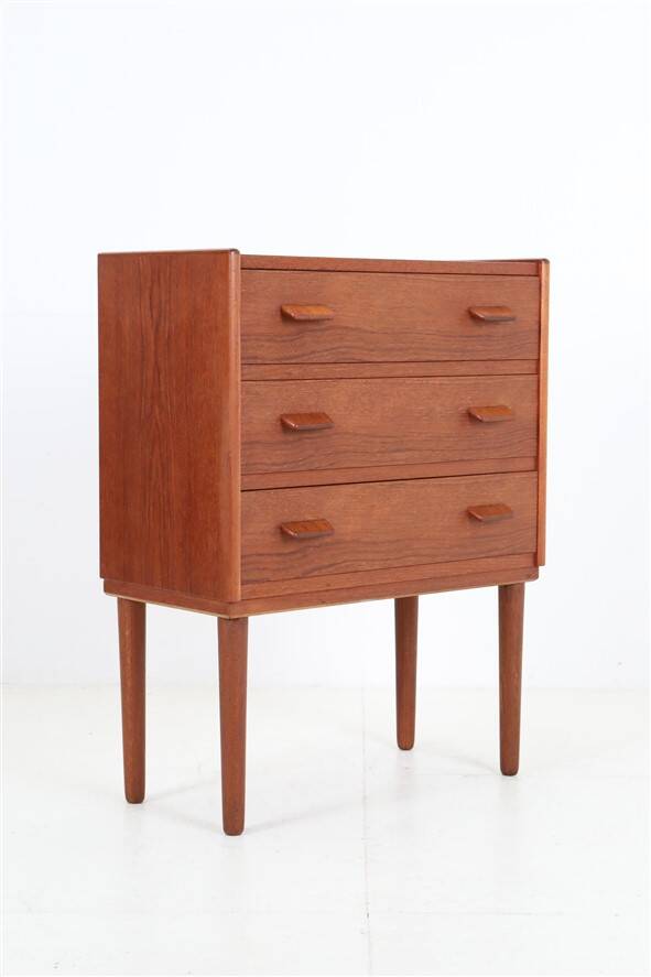 Rare teak chest of drawers by Carl Aage Skov for Munch Møbler / Mid-century Danish modern design / 1960s