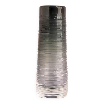 Vase en verre cristal art scandinave moderne du milieu du siècle en couleur gris fumé par Edenfalk, Skruf, Suède.