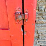 Red cloakroom 1 door