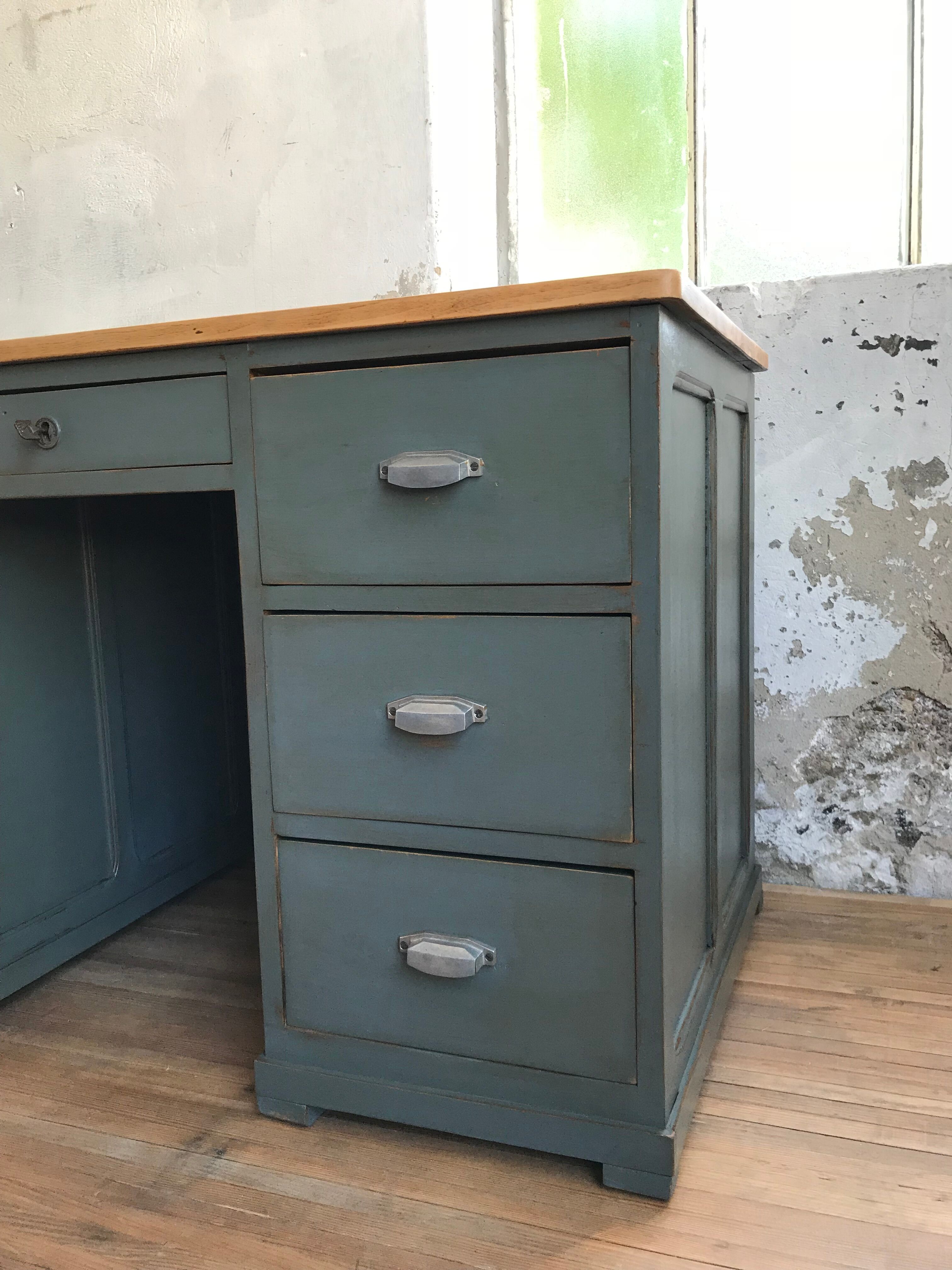 Workshop wooden desk