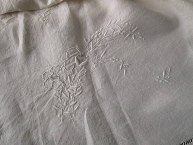 Old sheet 320x230cm - embroidered back