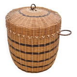 Wicker laundry basket
